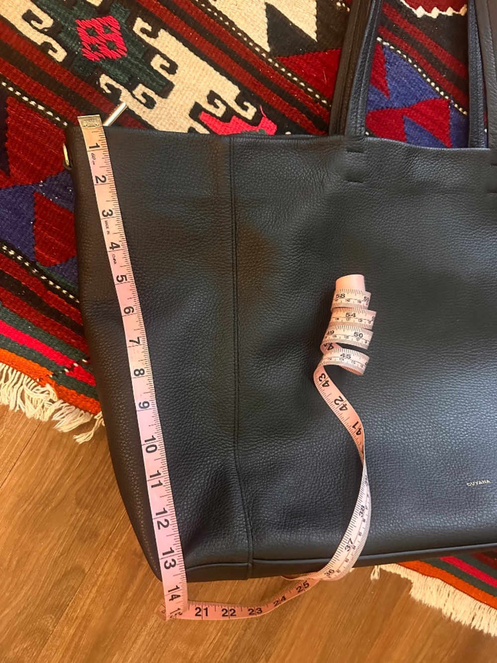Cuyana Classic Easy Zipper Tote - Picture 10 of 12